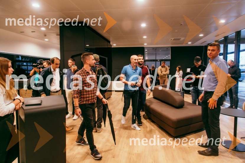 Otvoritev prenovljenega prodajnega salona Mercedes-Benz