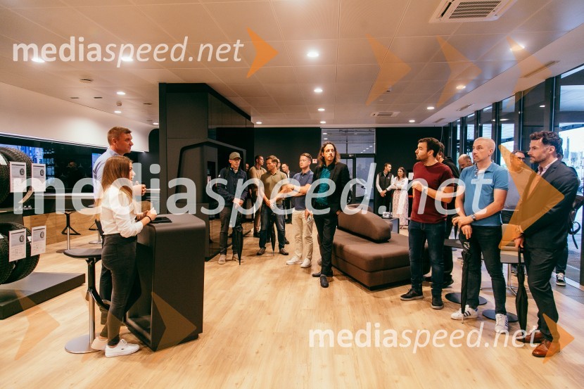 Otvoritev prenovljenega prodajnega salona Mercedes-Benz