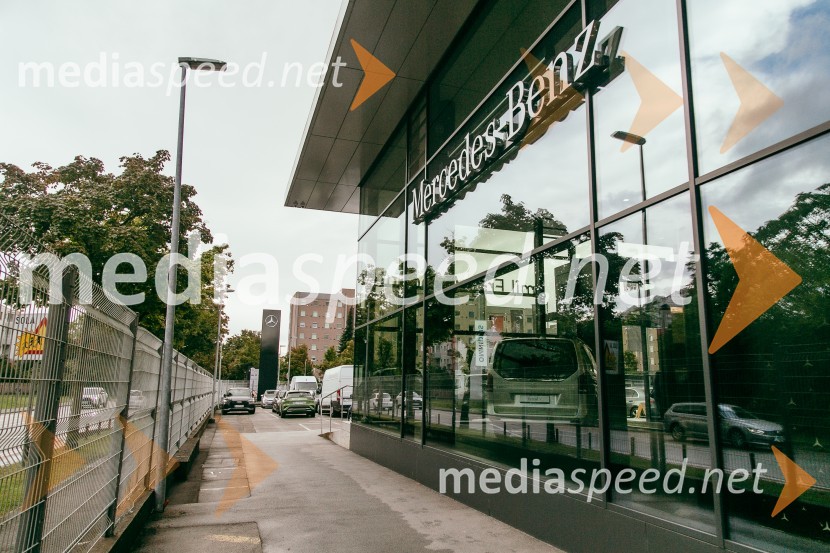 Otvoritev prenovljenega prodajnega salona Mercedes-Benz