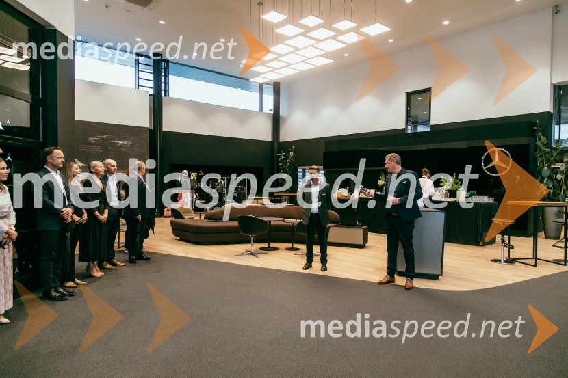 Otvoritev prenovljenega prodajnega salona Mercedes-Benz