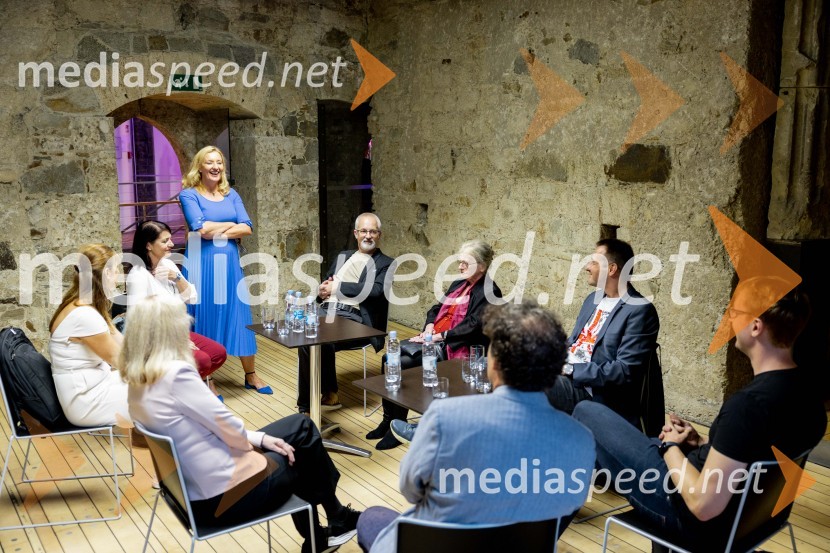  Urška Fartelj, avtorica kuharskega bloga, pisateljica;  Tina  Bončina, psihoterapevtka in knjižna avtorica; dr. Ljubica Marjanovič Umek, psihologinja;  Alenka Kepic Mohar, direktorica Cankarjeve založbe; dr. Kristijan  Musek Lešnik, psiholog;  Jelka Reichman, slikarka in ilustratorka;  Bruno Šimleša, priznani hrvaški pisec literature s področja popularne psihologije in duhovnosti;  David Zupančič, specializant infektologije, pisatelj in spletni vplivnežSrečanje z Navdihovalci v Mladinski knjigi