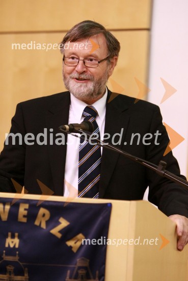 Prof. dr. Ivan Rozman, rektor Univerze v MariboruUniverza v Mariboru: Razvoj izobraževanja in raziskovanja v pogojih nove konkurence, okrogla miza