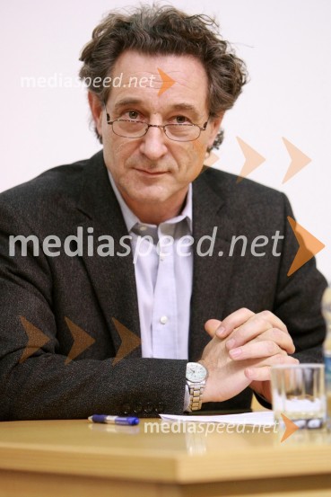 Branimir Štrukelj, glavni tajnik sindikata vzgoje, izobraževanja, znanosti in kulture (SVIZ)Univerza v Mariboru: Razvoj izobraževanja in raziskovanja v pogojih nove konkurence, okrogla miza