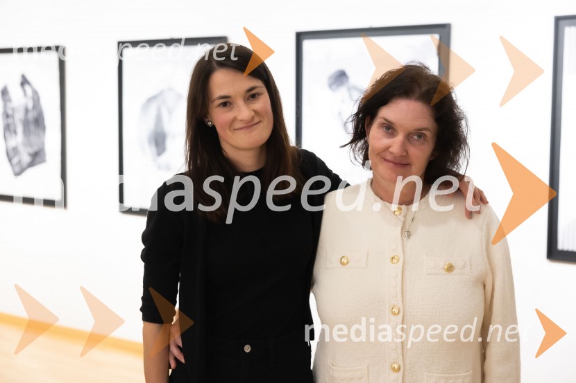  Tina Konec, umetnica;  Petra  Bizilj Silva, kustosinja Generali galerijeOdprtje razstave Črno na belem akademske slikarke Tine Konec, Generali galerija