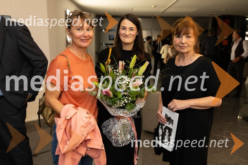  Barbara Kastelec, umetnica;  Tina Konec, umetnica;  ... Odprtje razstave Črno na belem akademske slikarke Tine Konec, Generali galerija