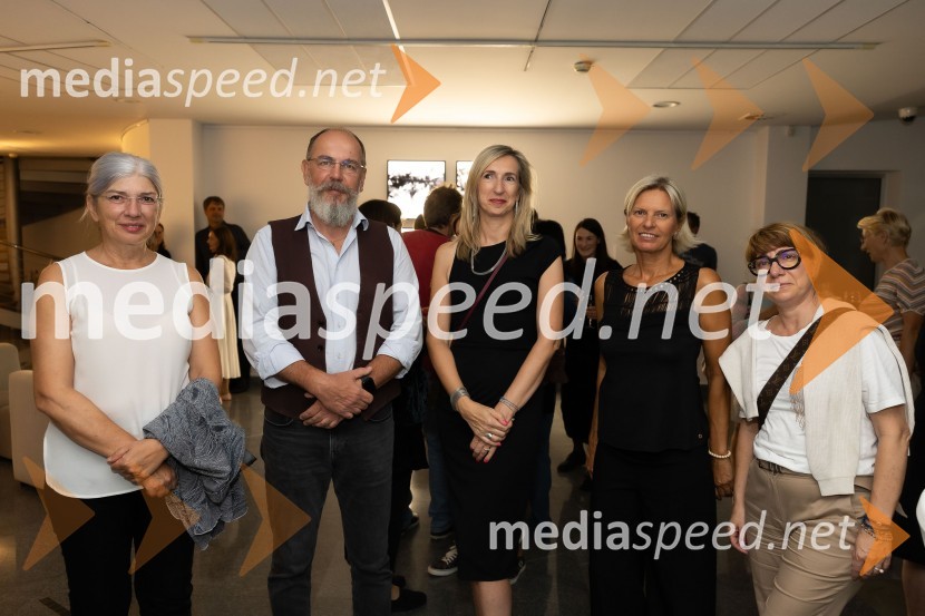  Olga  Pejović, predstavnica za odnose z javnostmi, Generali;  Gabrijel Škof;  Marinka Kraljič;  ... ;  Helena  Slapšak Štrukelj, GeneraliOdprtje razstave Črno na belem akademske slikarke Tine Konec, Generali galerija