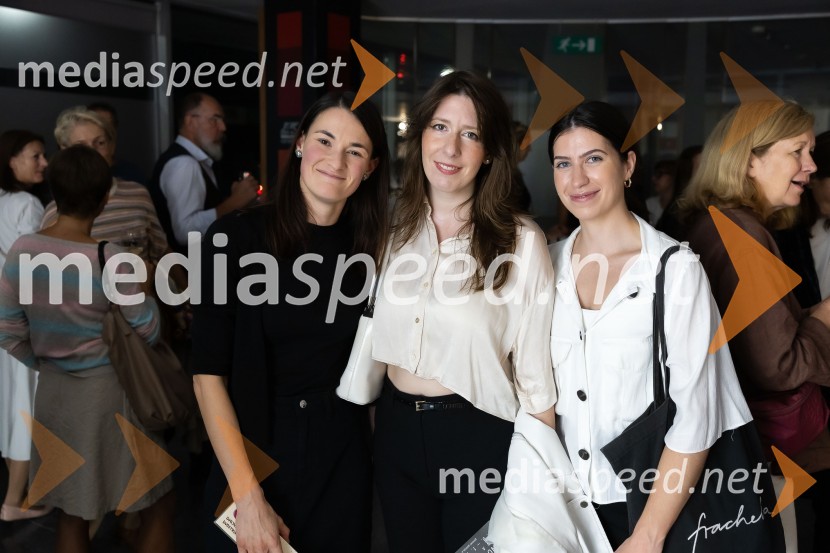  Tina Konec, umetnica;  Andreja Kranjec, umetnica, režiserkaOdprtje razstave Črno na belem akademske slikarke Tine Konec, Generali galerija