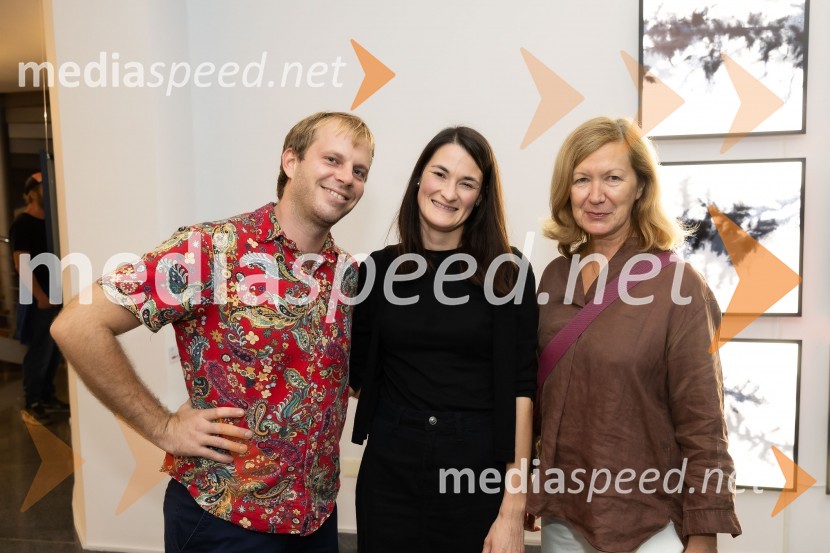  ... ;  Tina Konec, umetnica;  ... Odprtje razstave Črno na belem akademske slikarke Tine Konec, Generali galerija