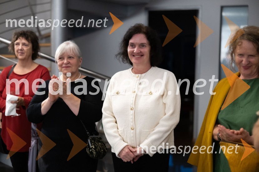  ... ;  Neda Thaler, Generali;  Petra  Bizilj Silva, kustosinja Generali galerije;  Janja LekšeOdprtje razstave Črno na belem akademske slikarke Tine Konec, Generali galerija