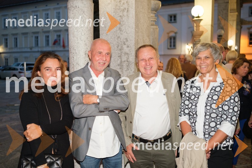  Nuša Ekar, novinarka;  Božo Grlj, režiser;  Marko Jenšterle;  ... Zadnji Hamlet, premiera, Prešernovo gledališče Kranj