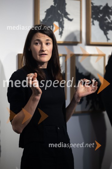  Tina Konec, umetnicaOdprtje razstave Črno na belem akademske slikarke Tine Konec, Generali galerija