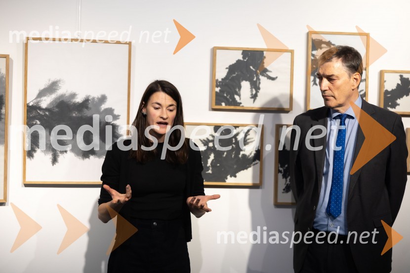  Tina Konec, umetnica;  Matija Šenk, GeneraliOdprtje razstave Črno na belem akademske slikarke Tine Konec, Generali galerija