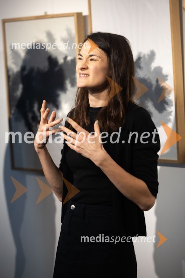  Tina Konec, umetnicaOdprtje razstave Črno na belem akademske slikarke Tine Konec, Generali galerija