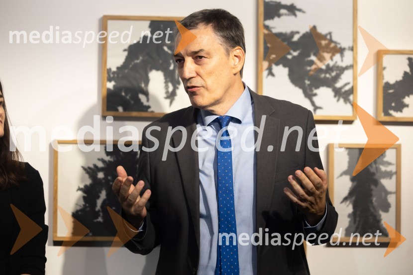  Matija Šenk, GeneraliOdprtje razstave Črno na belem akademske slikarke Tine Konec, Generali galerija