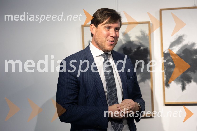  Matija Gantar, namestnik predsednika upravnega odbora družbe KD Group d.dOdprtje razstave Črno na belem akademske slikarke Tine Konec, Generali galerija