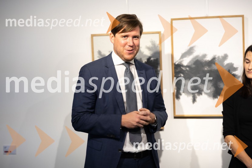  Matija Gantar, namestnik predsednika upravnega odbora družbe KD Group d.dOdprtje razstave Črno na belem akademske slikarke Tine Konec, Generali galerija