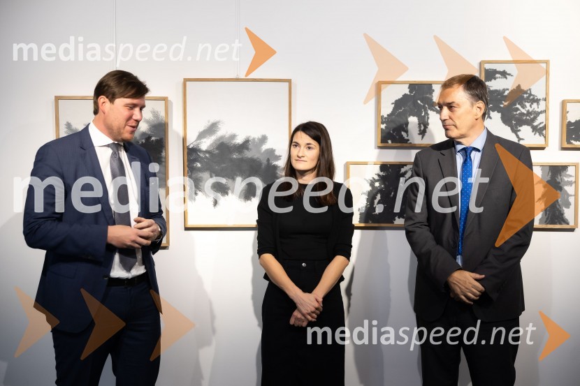  Matija Gantar, namestnik predsednika upravnega odbora družbe KD Group d.d;  Tina Konec, umetnica;  Matija Šenk, GeneraliOdprtje razstave Črno na belem akademske slikarke Tine Konec, Generali galerija