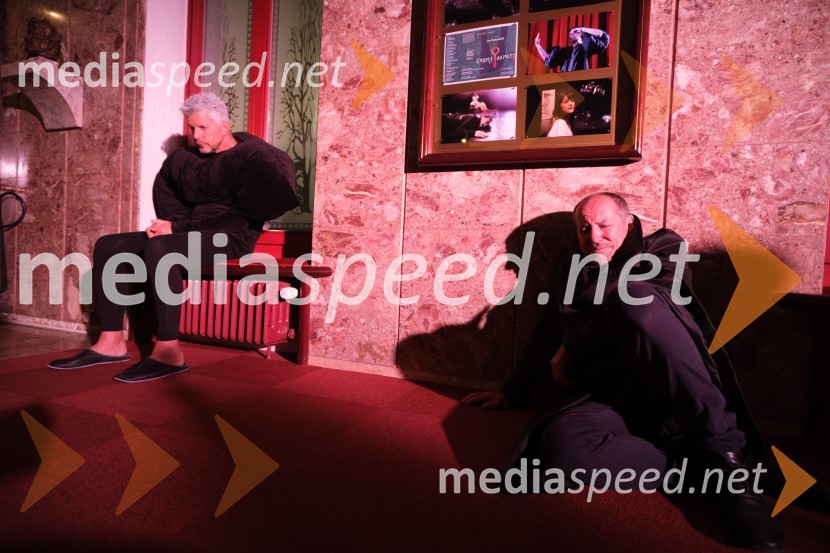  Borut  Veselko, igralec;  Ciril Roblek, inspicient PGKZadnji Hamlet, premiera, Prešernovo gledališče Kranj