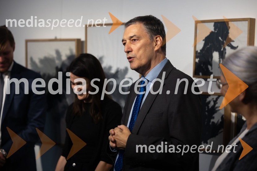  Tina Konec, umetnica;  Matija Šenk, GeneraliOdprtje razstave Črno na belem akademske slikarke Tine Konec, Generali galerija