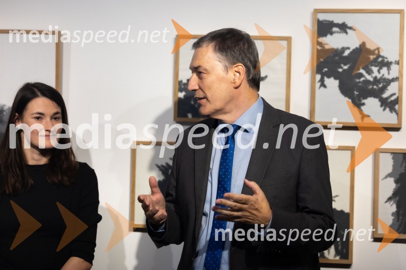  Tina Konec, umetnica;  Matija Šenk, GeneraliOdprtje razstave Črno na belem akademske slikarke Tine Konec, Generali galerija