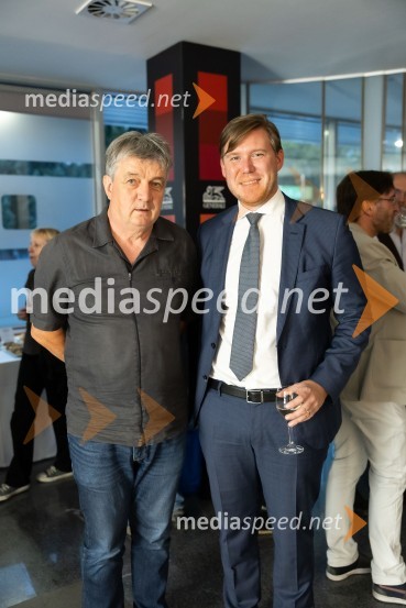  Jožef Školč, politik;  Matija Gantar, namestnik predsednika upravnega odbora družbe KD Group d.dOdprtje razstave Črno na belem akademske slikarke Tine Konec, Generali galerija