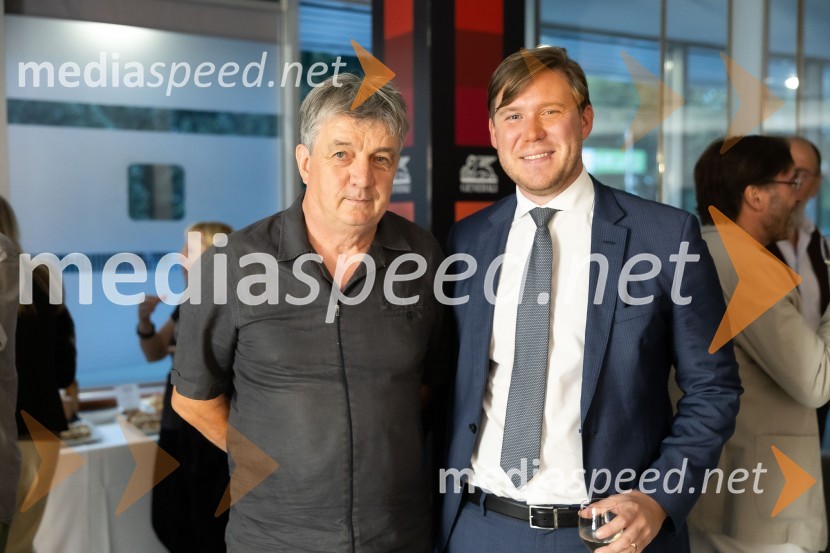  Jožef Školč, politik;  Matija Gantar, namestnik predsednika upravnega odbora družbe KD Group d.dOdprtje razstave Črno na belem akademske slikarke Tine Konec, Generali galerija