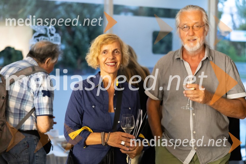  Apolonija Simon, umetnica;  Marjan Dogša, mojster tai ji quanOdprtje razstave Črno na belem akademske slikarke Tine Konec, Generali galerija