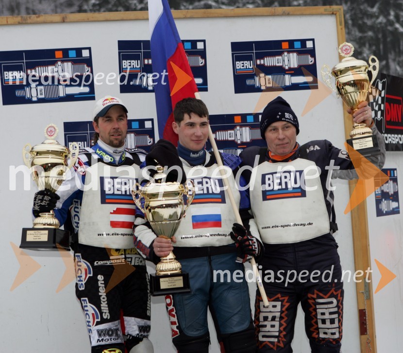 Zmagovalni oder: Franz Zorn (Avstrija, Younir Bazeev (Rusija), zmagovalec in Per Olov Serenius - Posa (Švedska)SPEEDWAY NA LEDU, polfinale svetovnega prvenstva posameznikov, 2. dirka