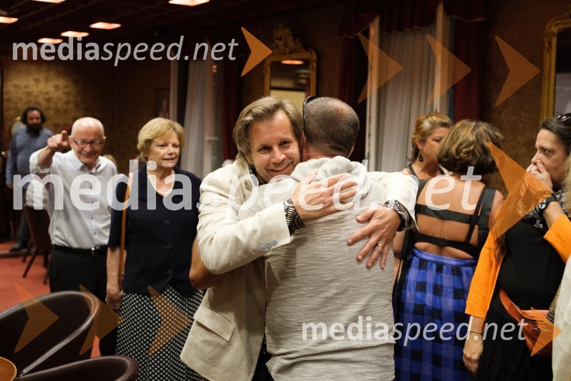  Aljoša Ternovšek, igralec;  Ciril Roblek, inspicient PGKZadnji Hamlet, premiera, Prešernovo gledališče Kranj