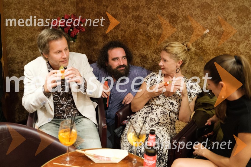  Aljoša Ternovšek, igralec;   Jure Novak, režiser, direktor, Prešernovo gledališče Kranj;  Vesna Pernarčič, igralkaZadnji Hamlet, premiera, Prešernovo gledališče Kranj