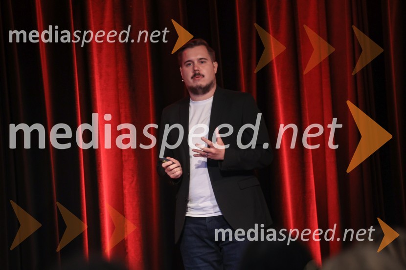 AI-spiracija: kako in kaj z umetno inteligenco v 2024