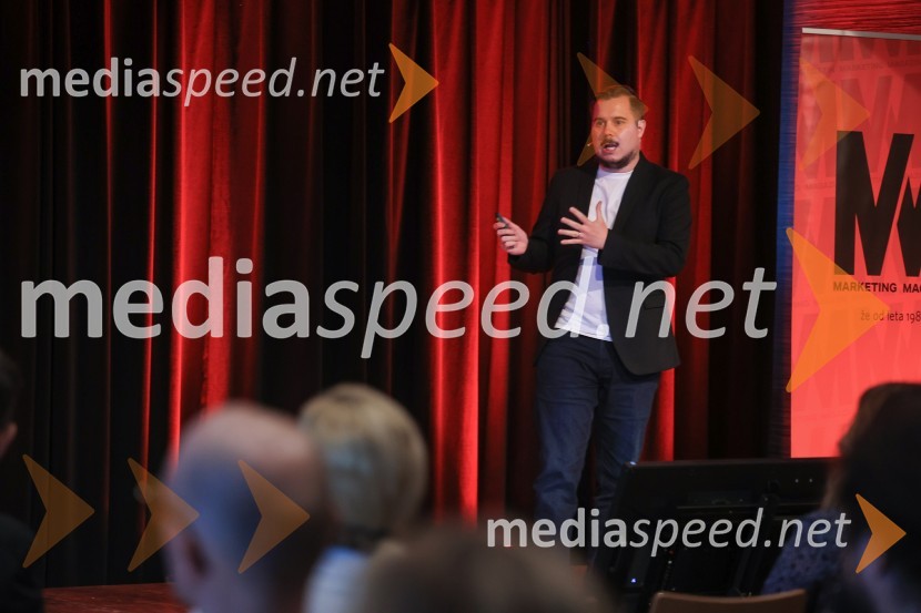 AI-spiracija: kako in kaj z umetno inteligenco v 2024