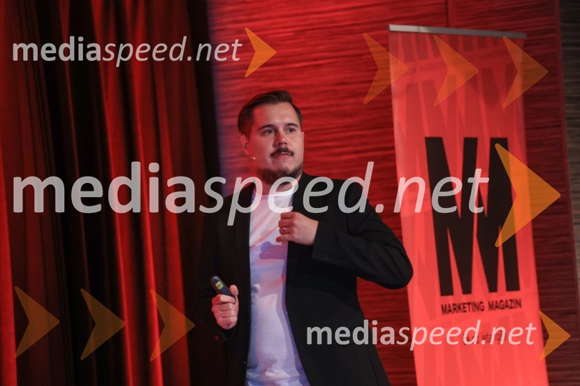 AI-spiracija: kako in kaj z umetno inteligenco v 2024