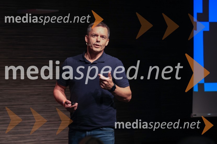 AI-spiracija: kako in kaj z umetno inteligenco v 2024