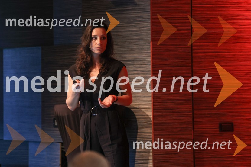 AI-spiracija: kako in kaj z umetno inteligenco v 2024