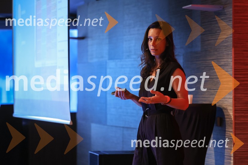 AI-spiracija: kako in kaj z umetno inteligenco v 2024