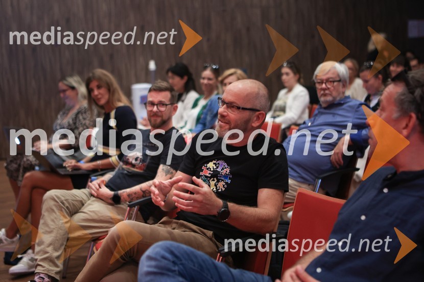 AI-spiracija: kako in kaj z umetno inteligenco v 2024