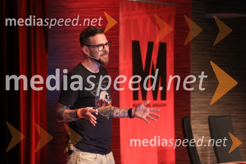 AI-spiracija: kako in kaj z umetno inteligenco v 2024