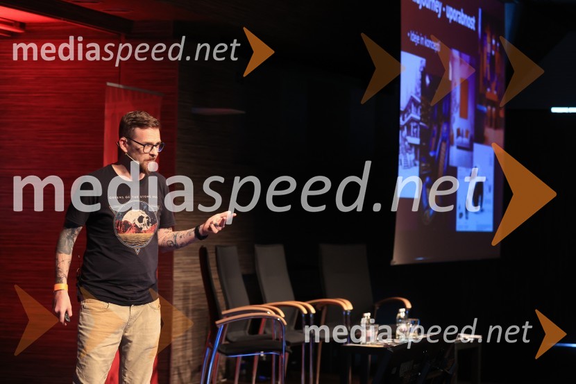 AI-spiracija: kako in kaj z umetno inteligenco v 2024