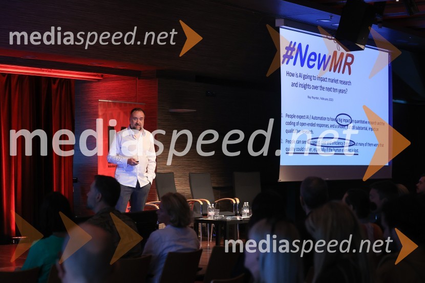 AI-spiracija: kako in kaj z umetno inteligenco v 2024