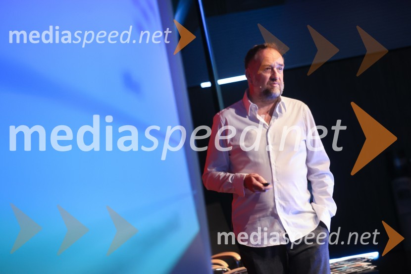 AI-spiracija: kako in kaj z umetno inteligenco v 2024