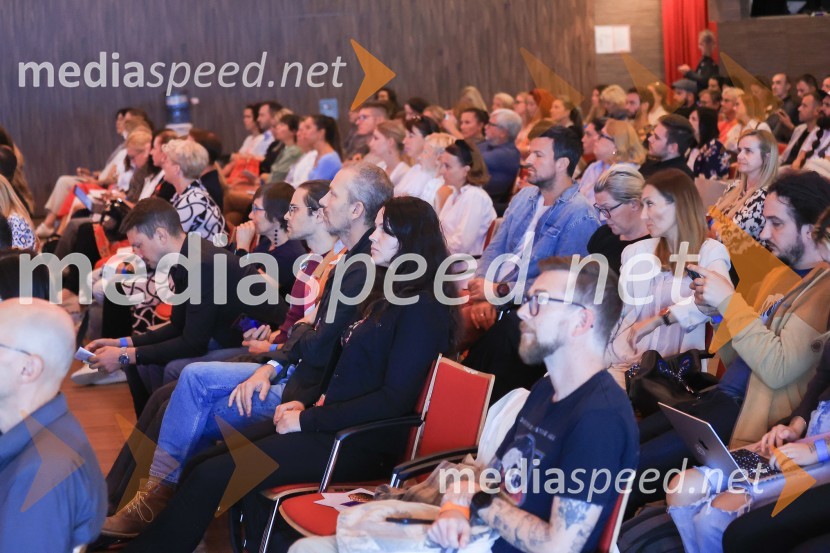 AI-spiracija: kako in kaj z umetno inteligenco v 2024