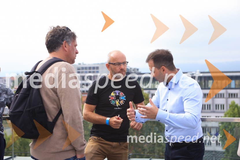 AI-spiracija: kako in kaj z umetno inteligenco v 2024