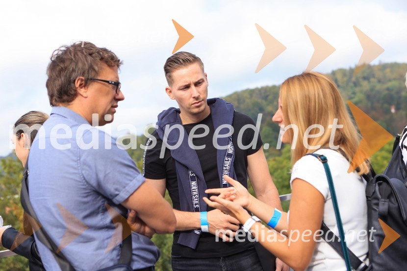 AI-spiracija: kako in kaj z umetno inteligenco v 2024