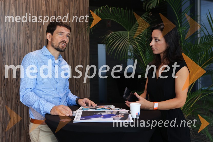 AI-spiracija: kako in kaj z umetno inteligenco v 2024