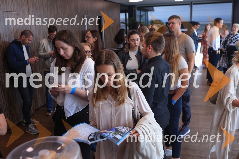 AI-spiracija: kako in kaj z umetno inteligenco v 2024