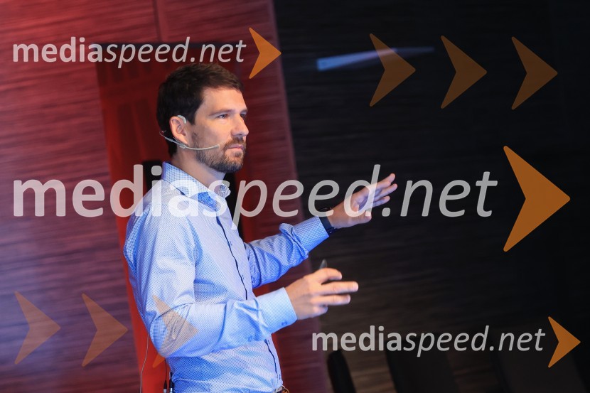 AI-spiracija: kako in kaj z umetno inteligenco v 2024