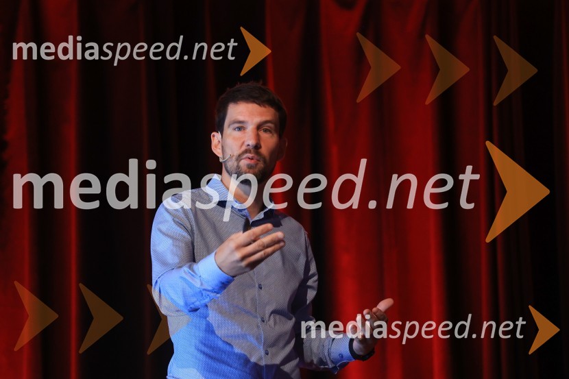 AI-spiracija: kako in kaj z umetno inteligenco v 2024