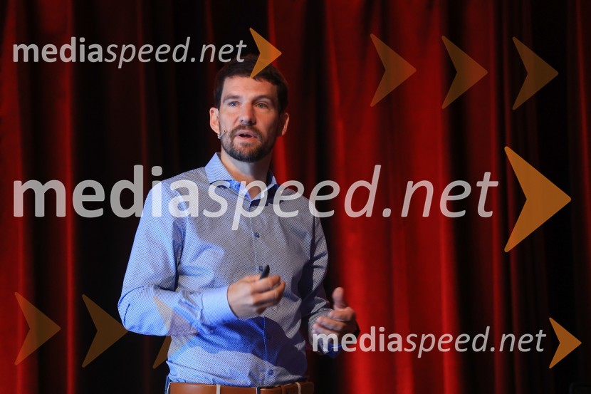 AI-spiracija: kako in kaj z umetno inteligenco v 2024