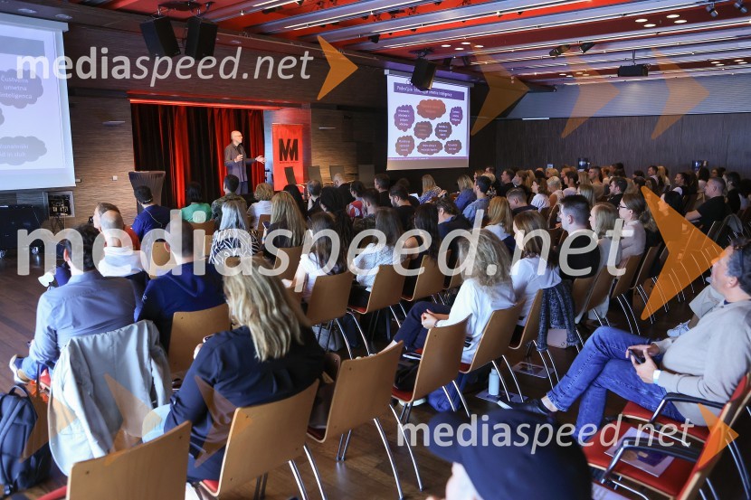 AI-spiracija: kako in kaj z umetno inteligenco v 2024